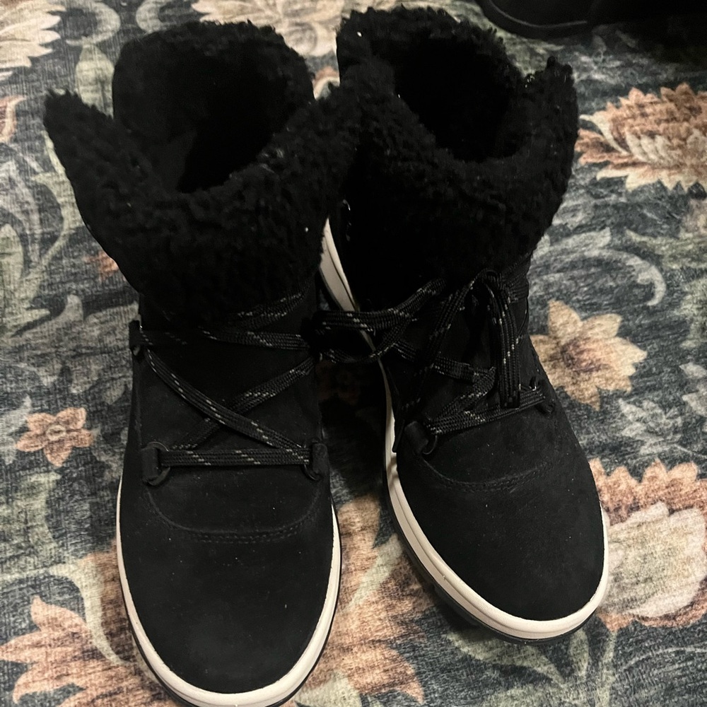 NWT BLACK SUEDE UGG WINTER BOOTS